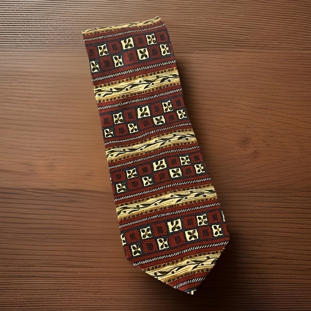 AKA Eddie Bauer Mens Vintage 100% Silk Tie Made In USA Geometric Retro Design